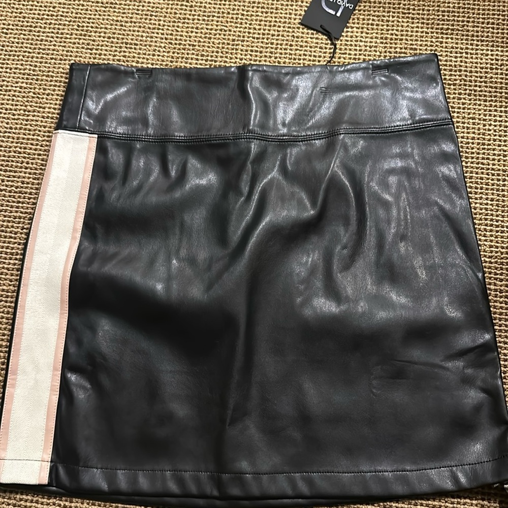 David learner faux leather skirt with side stripes cream